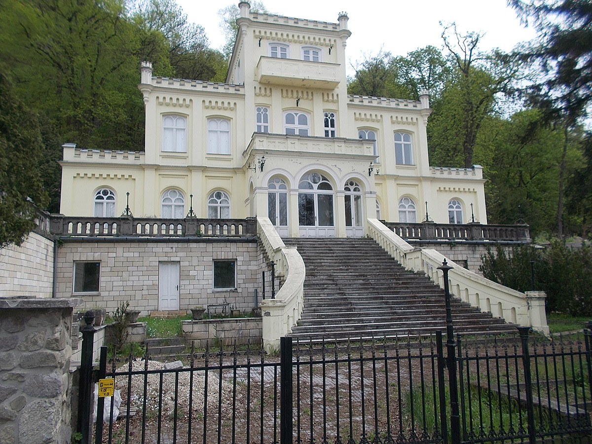 Pálfy Mansion, Visegrád (Photo License: CC BY-SA 3.0)
